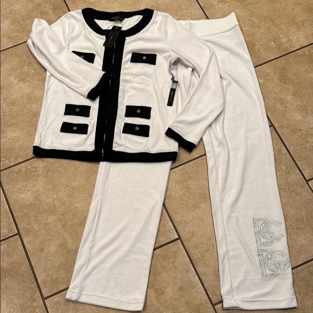 BCBGMaxAzria White Set with Black Trim